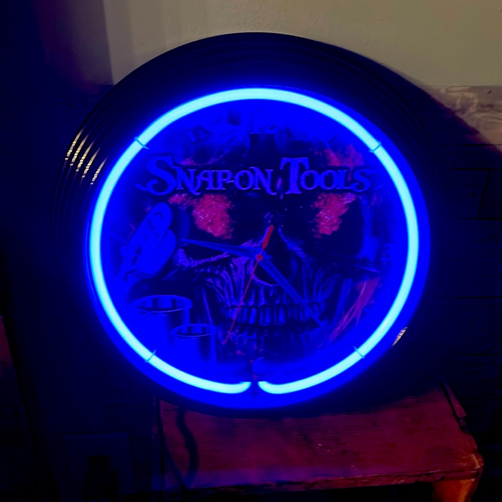 Snap on clock